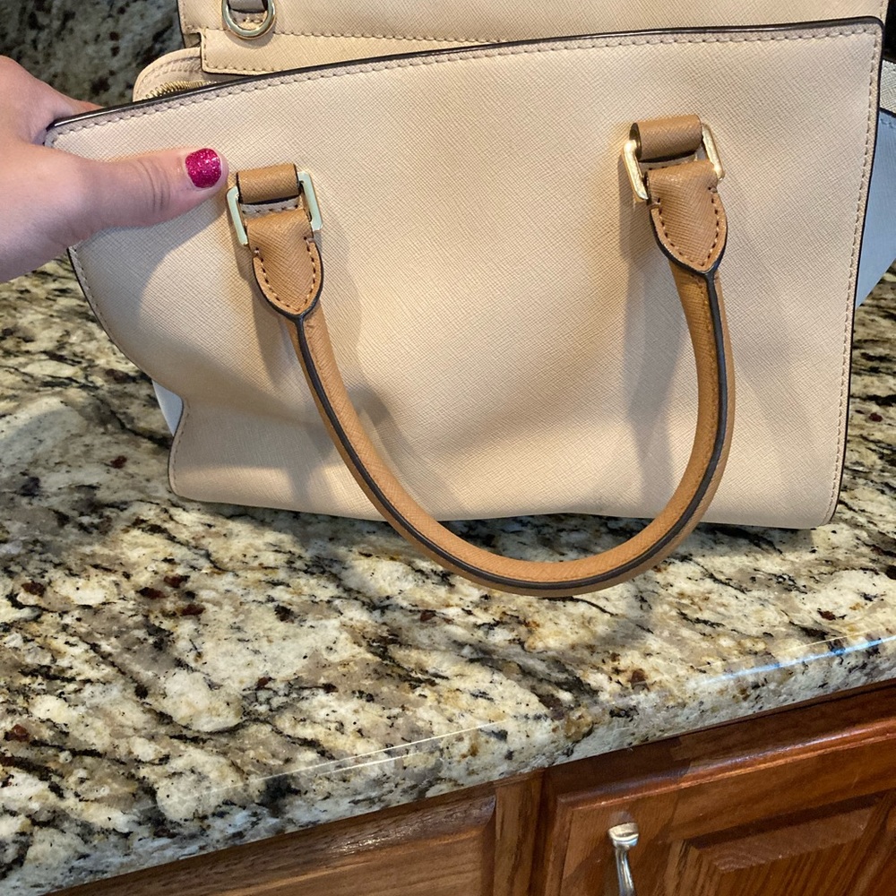 Micheal Kors medium sized like new condition